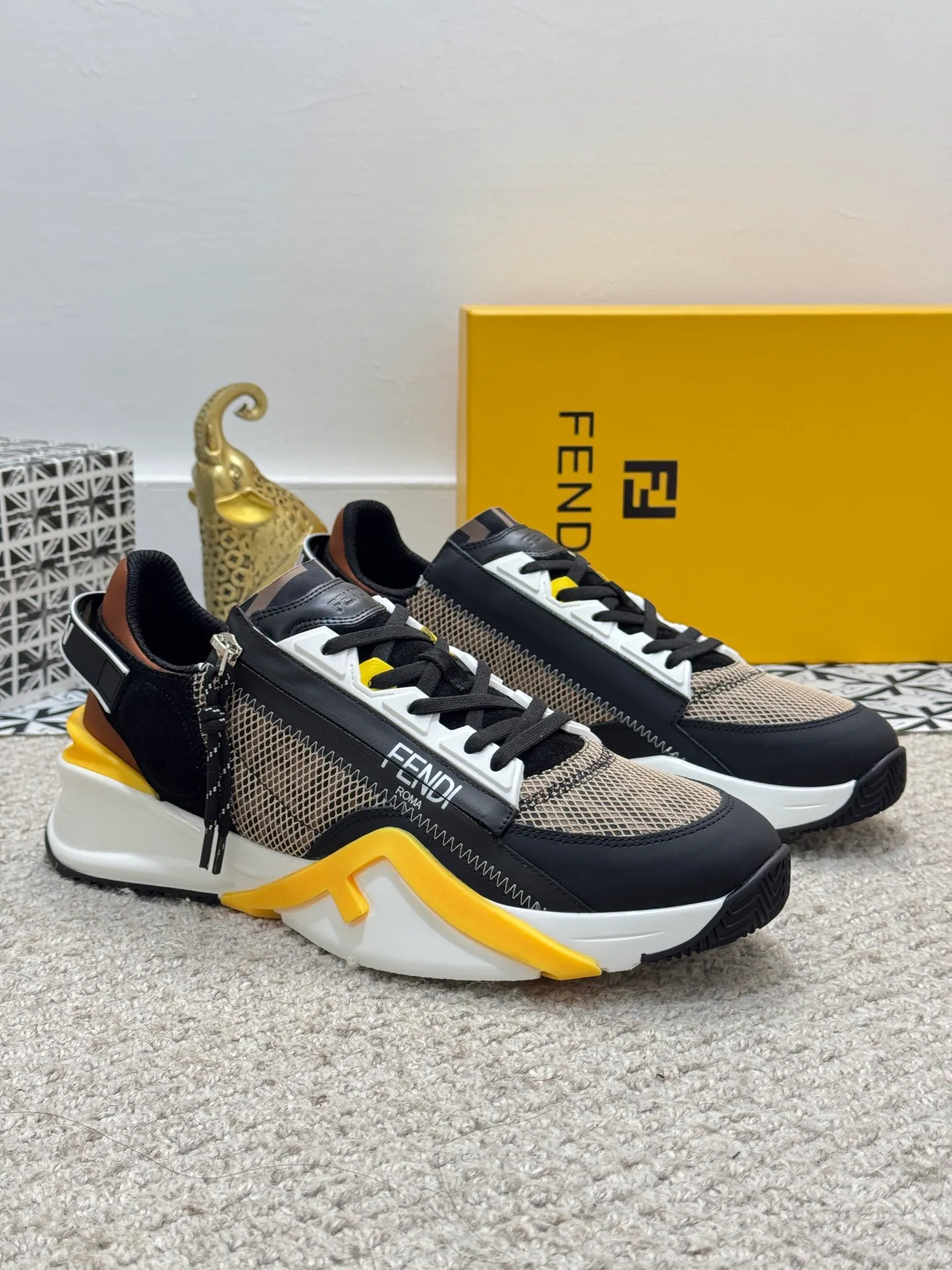 Men's men's shoes 💰520 [New style] 🦥🦥 Original quality - Fendi ◾️▫️F D🆕 Spring and summer new men's slip-on sneakers, with elastic straps, side zippers, and corrugated soles engraved with F. Embossed Fendi Flow lettering on the heel. Mixed material of high-tech fabric and black suede. FF graphic tongue. Ultra-light and wear-resistant EVA sole. Size: 38-44 (45 customized